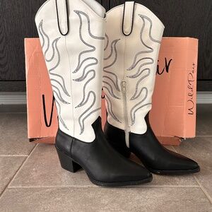 ✨ NIB - Wild Pair LEAHNEP Flame Western Boots | Black & White | Size 8
